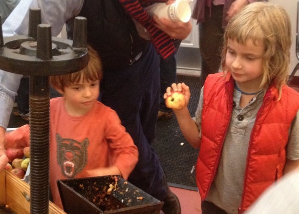 More helpers to crush apples