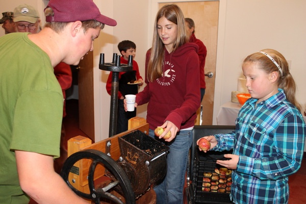 Crushing the apples